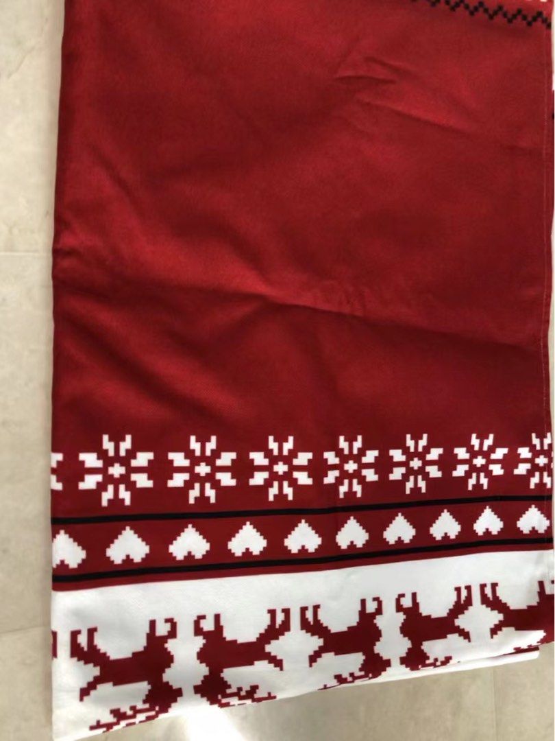 Table Runner (Category: Home Fragrance) located in Singapore. Submitted by connieni (Listing ID 1220667702, Image 2). Description: Size:140x200cm.