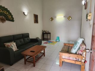 (Category: ) located in . Submitted by nazaclo (Listing ID 1220543924, Image 1). Description: .