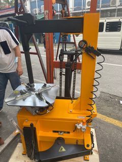 Tire changer