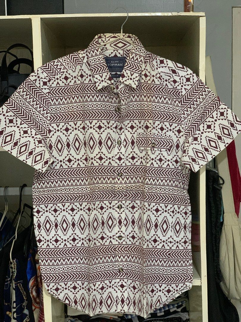 topman clasic fit polo (Category: Tshirts & Polo Shirts ) located in Kawit. Submitted by jm_closet (Listing ID 1220582316, Image 1). Description: need to wash to remove the yellow dirt.