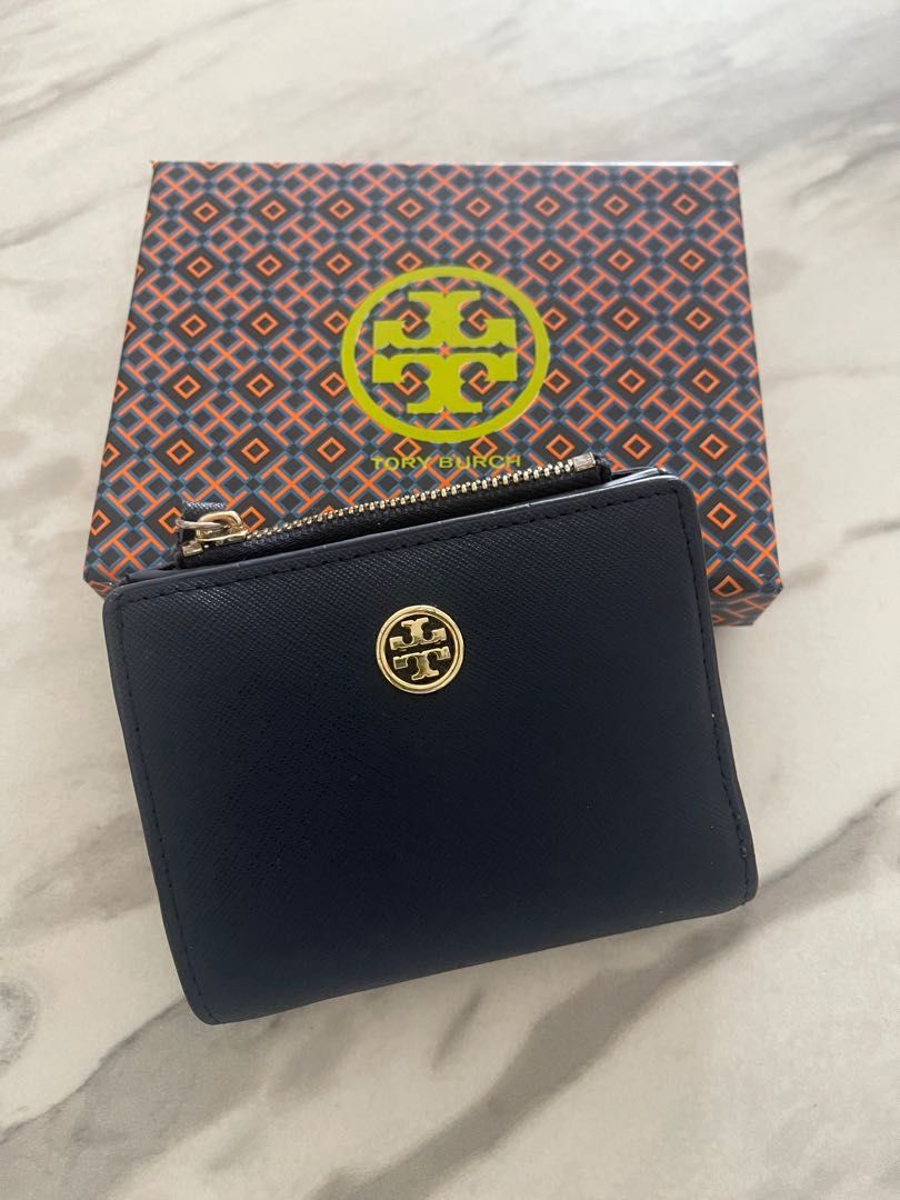 Tory Burch Mini Wallet, Men's Fashion, Watches & Accessories, Wallets & Card  Holders on Carousell