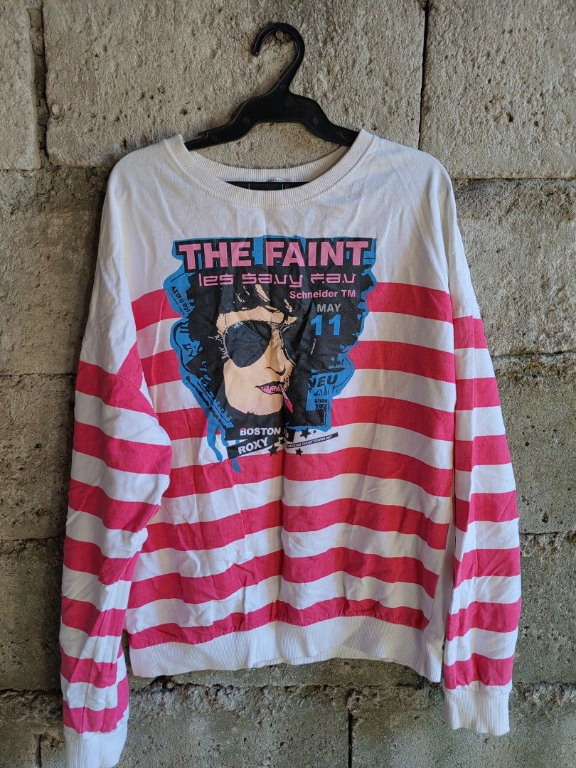Women Pink Longsleeve (Category: Coats, Jackets and Outerwear) located in Quezon City. Submitted by zae.min (Listing ID 1220555624, Image 1). Description: S-M please manage your expectations rfs: decluttering.