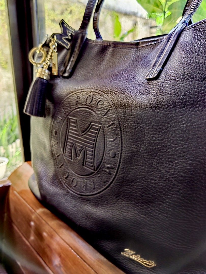 100% Original Metrocity Black Leather Big Tote (Category: Luxury Bags & Wallets) located in Santa Rosa. Submitted by denisequi (Listing ID 1220759838, Image 2). Description: .