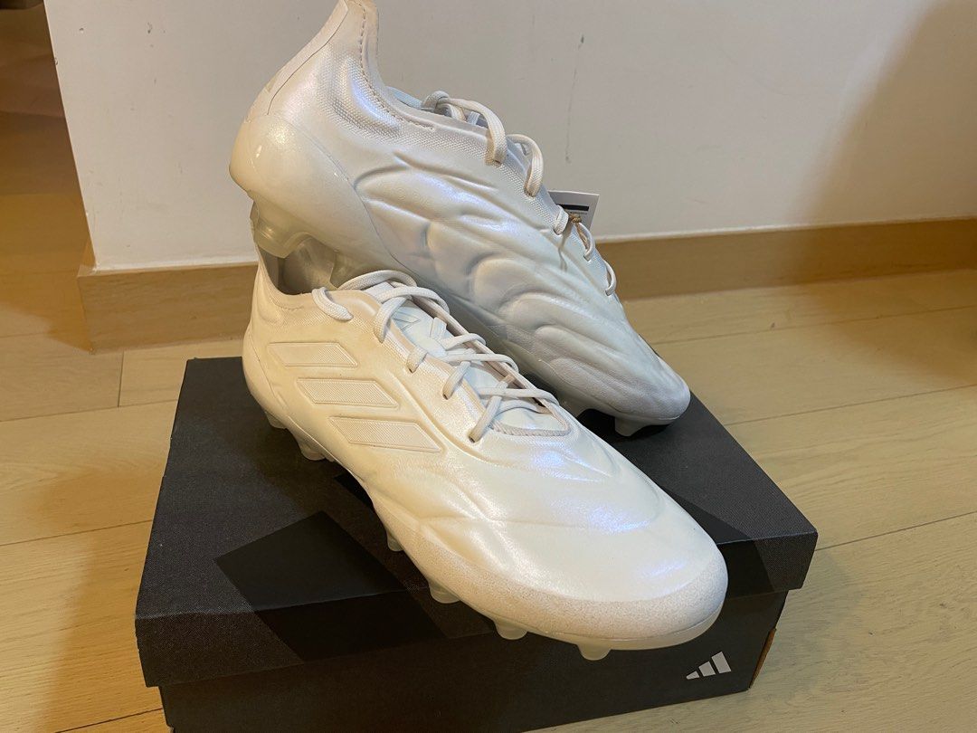 草地足球鞋adidas Copa Pure.1 AG/HG, 男裝, 鞋, 波鞋- Carousell