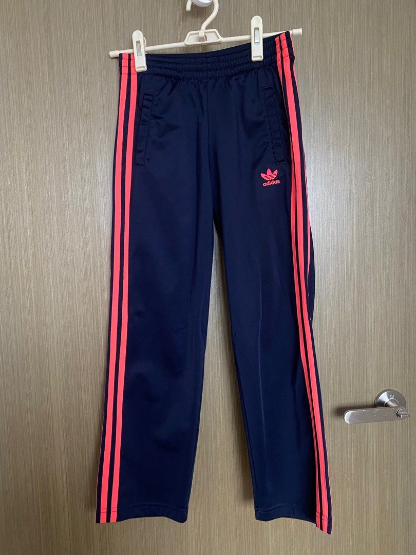 Red stripe outlet adidas pants