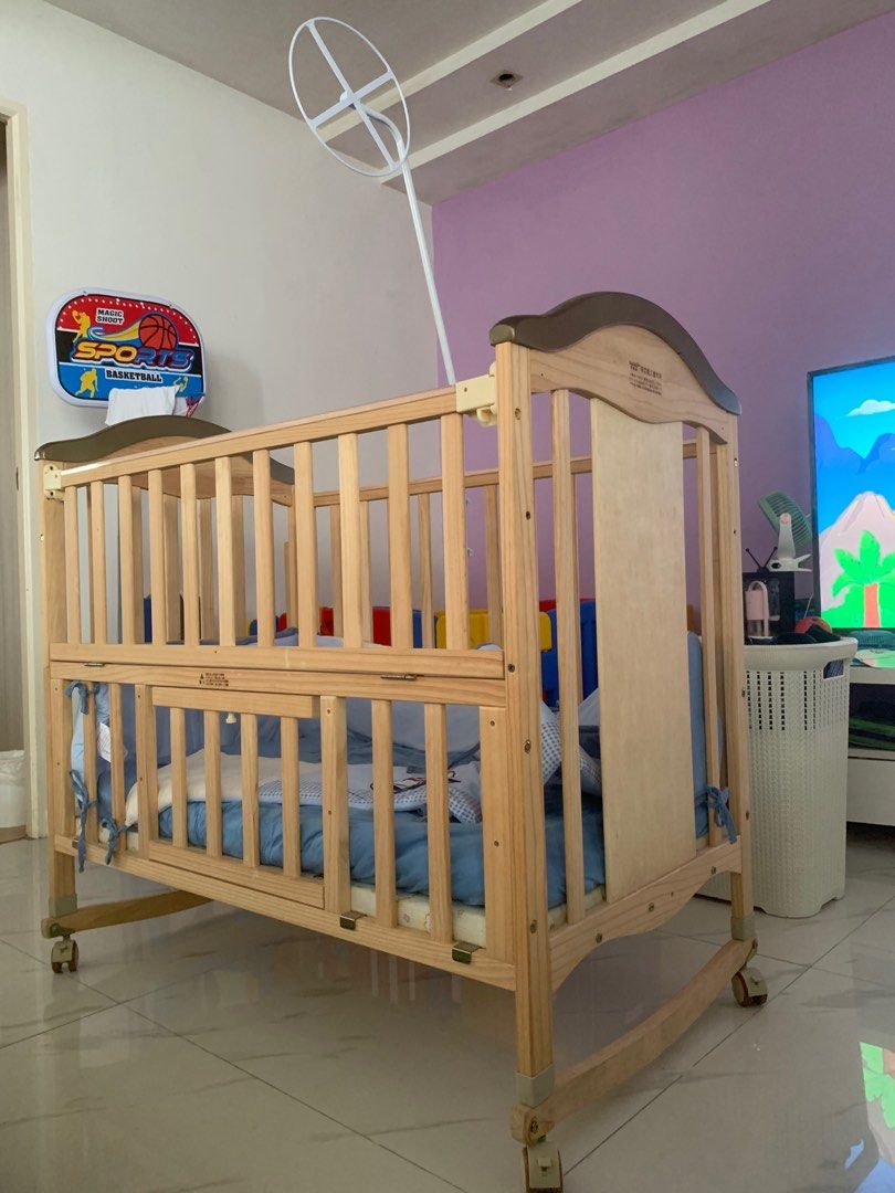 Adjustable Baby Cot with sides able to open and with wheels, Babies