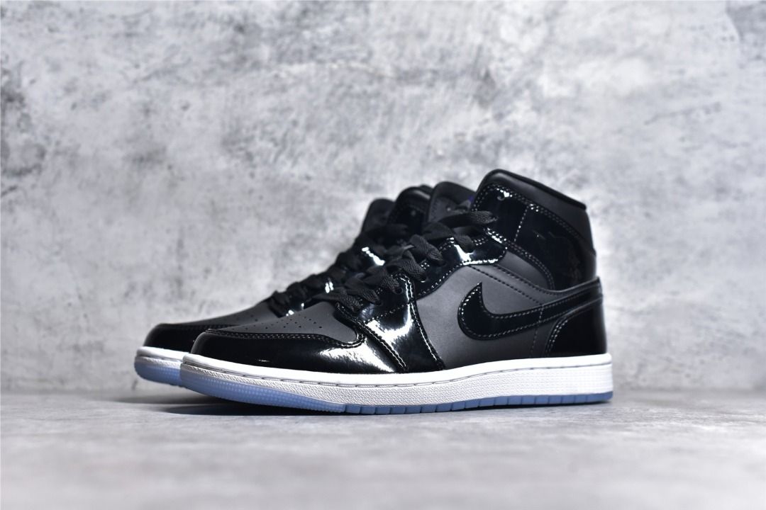 Jordan 1 mid top se triple black patent