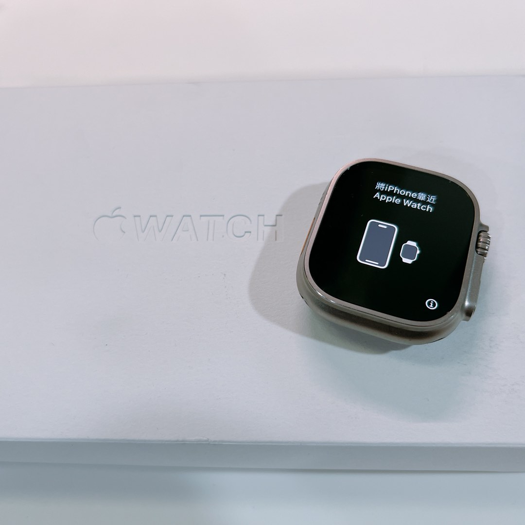 Apple Watch Ultra 49mm Titanium 鈦金屬A2684, 手機及配件, 智慧穿戴
