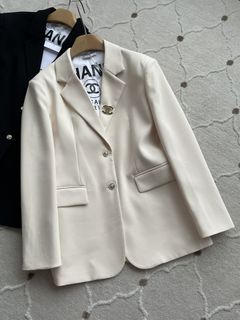 (Category: ) located in . Submitted by luxcloset.shop (Listing ID 1220867590, Image 1). Description: .
