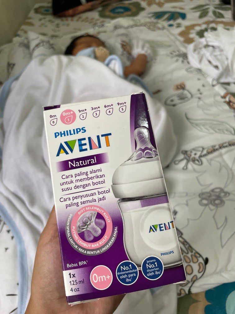 Avent Natural feeding bottle (4oz) (Category: Breastfeeding & Bottle Feeding) located in Manila. Submitted by grm02 (Listing ID 1220734227, Image 1). Description: Bought from Baby Company (SM dept store) With price tag, no more receipt kasi may ibang items din na binili Never used, never washed etc. Basta nasa box lang sya di pa nagagalaw. Rfs: Decided to exclusively breastfeed my newborn. No longer needed.