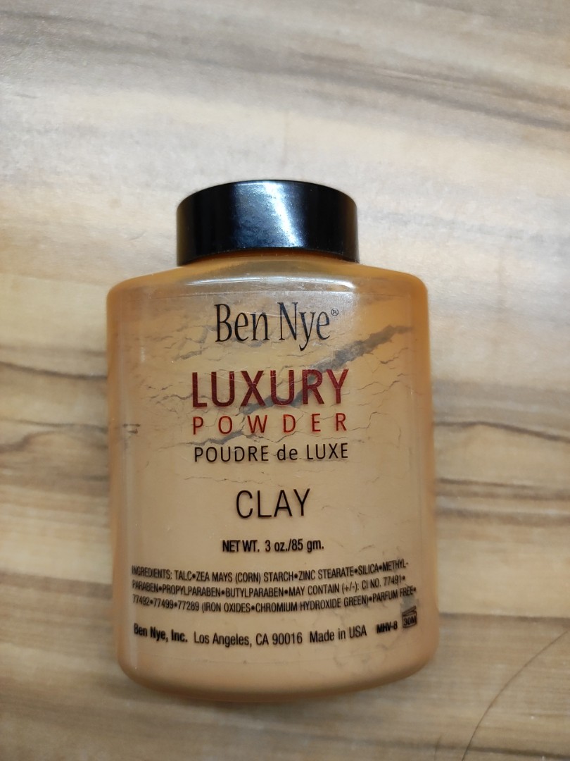 Ben Nye Clay Luxury Powder net wt. 3 oz