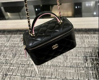 CHANEL, Bags, Chanel 23p Blackpink Phone Holder With Chain Woc