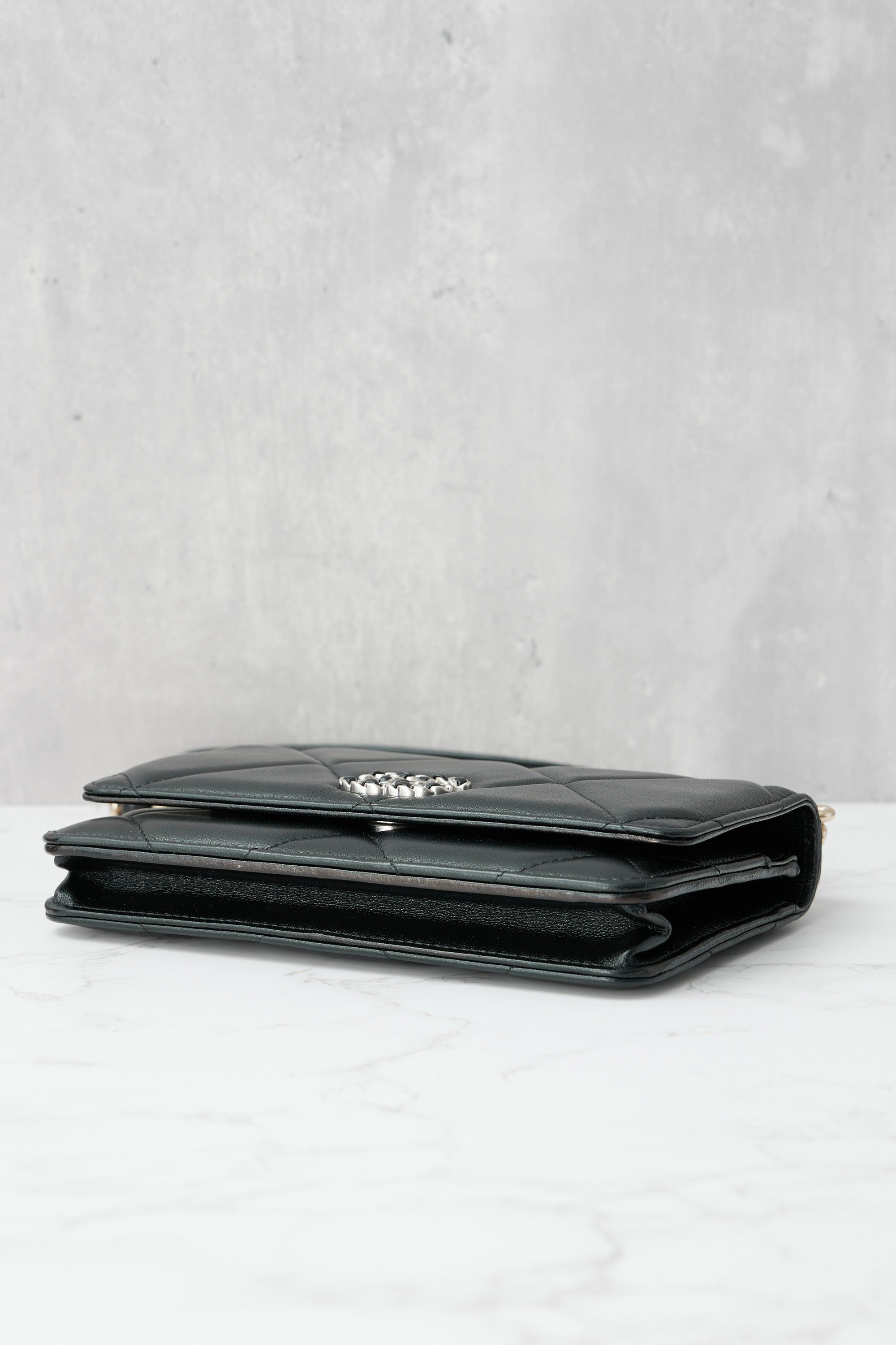 19 WOC 19CM BLACK LAMBSKIN GOLD HARDWARE