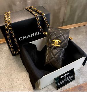 Chanel vintage 24K Gold CC Logo Lambskin Cell Phone Crossbody Bag In Black Color  黑金羊皮手機袋