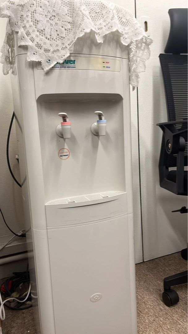 [Clearing] Clover Hot & Cold Water Dispenser, TV & Home Appliances