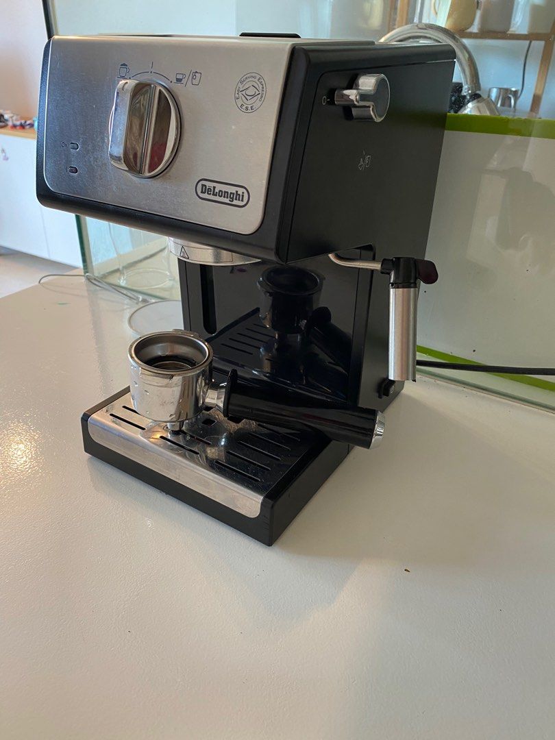 Delonghi coffee machine and accessories to make coffe, TV & Home