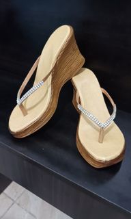Elegant Sandals for your dresses