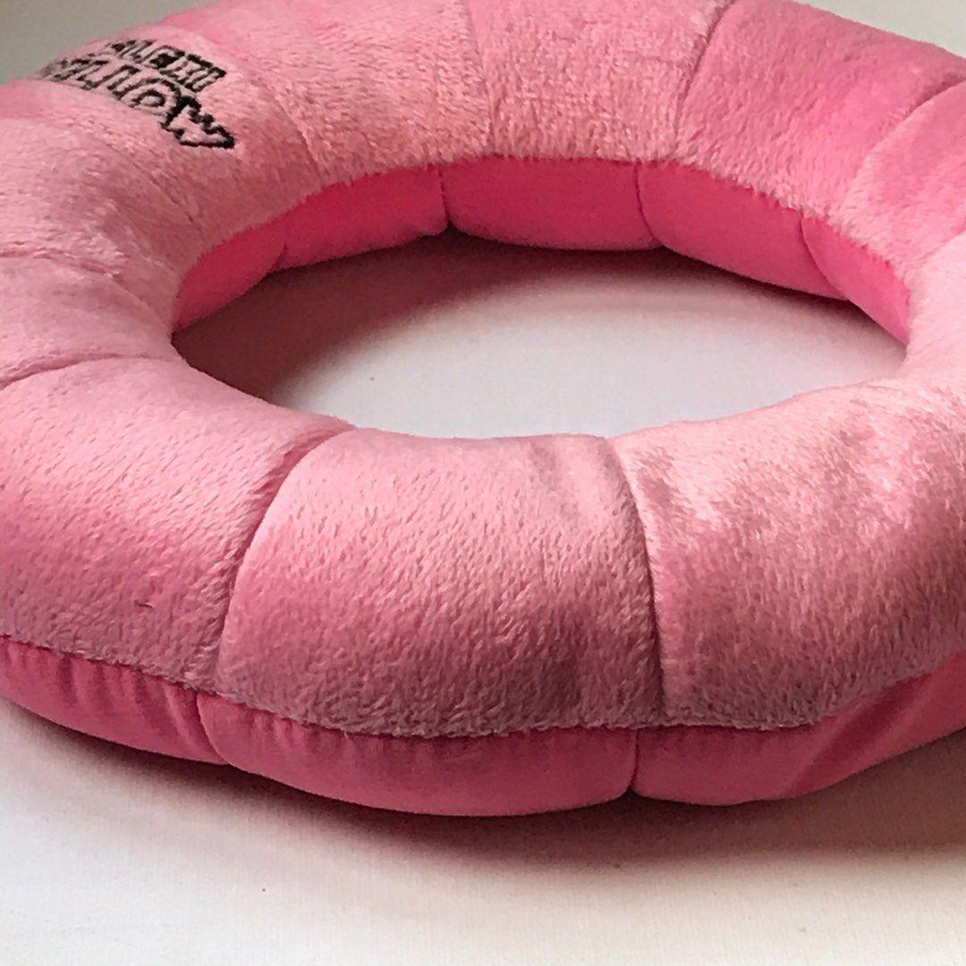 ELEVO FLEXIPILLOW with Health Benefits (Category: Massage Devices) located in Mandaluyong City. Submitted by iyasellsph (Listing ID 1220717243, Image 3). Description: ELEVO FLEXIPILLOW 13" across, 35" diameter, 3" thick Functions: • Seat cushion • Lumbar support • Chair cushion • Neck rest • Head rest • Floor pillow • Pillow Product Features: • Easy twist • Supperts the neck, spine, shoulders, lower back and legs. • Perfect for travel, home and o