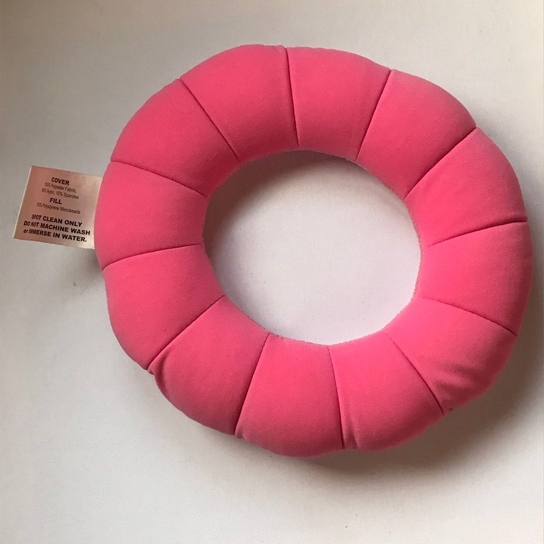 ELEVO FLEXIPILLOW with Health Benefits (Category: Massage Devices) located in Mandaluyong City. Submitted by iyasellsph (Listing ID 1220717243, Image 2). Description: ELEVO FLEXIPILLOW 13" across, 35" diameter, 3" thick Functions: • Seat cushion • Lumbar support • Chair cushion • Neck rest • Head rest • Floor pillow • Pillow Product Features: • Easy twist • Supperts the neck, spine, shoulders, lower back and legs. • Perfect for travel, home and o