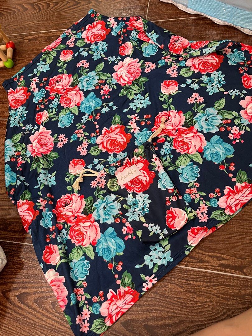 Erna and Rae breastfeeding cover, Babies & Kids, Nursing & Feeding