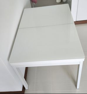 Extendable Dining Table with Glass Top