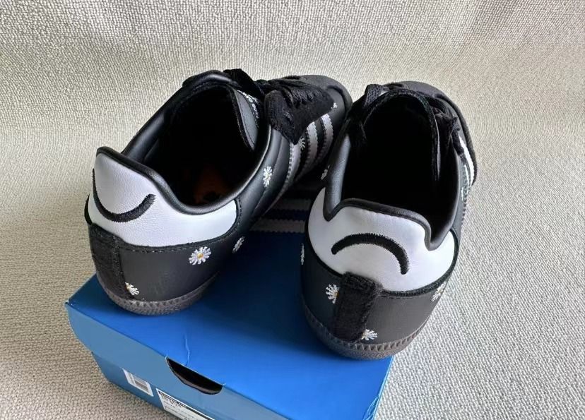 📣FACE x atmos x Adidas originals Samba 黑白棕德訓鞋小雛菊🔥, 女裝