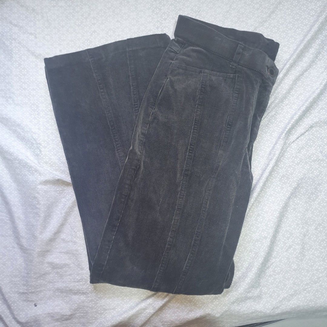 Flared black Corduroy pants (Category: Other Bottoms) located in Quezon City. Submitted by charott (Listing ID 1220785206, Image 1). Description: last price posted shipping: 👉j&t 👉 gogo express 👉grab/lalamove (within metro manila only 👉shoppee checkout (plus 15 pesos) Payment first basis.
