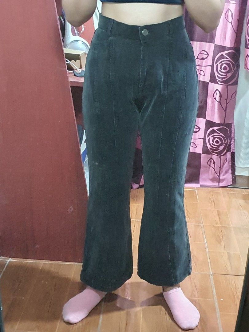 Flared black Corduroy pants (Category: Other Bottoms) located in Quezon City. Submitted by charott (Listing ID 1220785206, Image 3). Description: last price posted shipping: 👉j&t 👉 gogo express 👉grab/lalamove (within metro manila only 👉shoppee checkout (plus 15 pesos) Payment first basis.