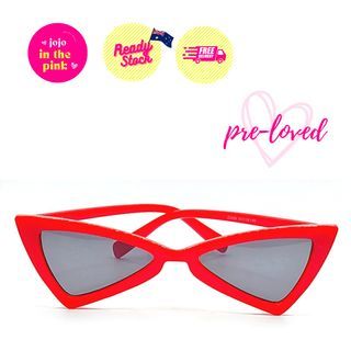 [FREE SHIPPING] PRE-LOVED Red Cat-eye Triangle Small Sunglasses