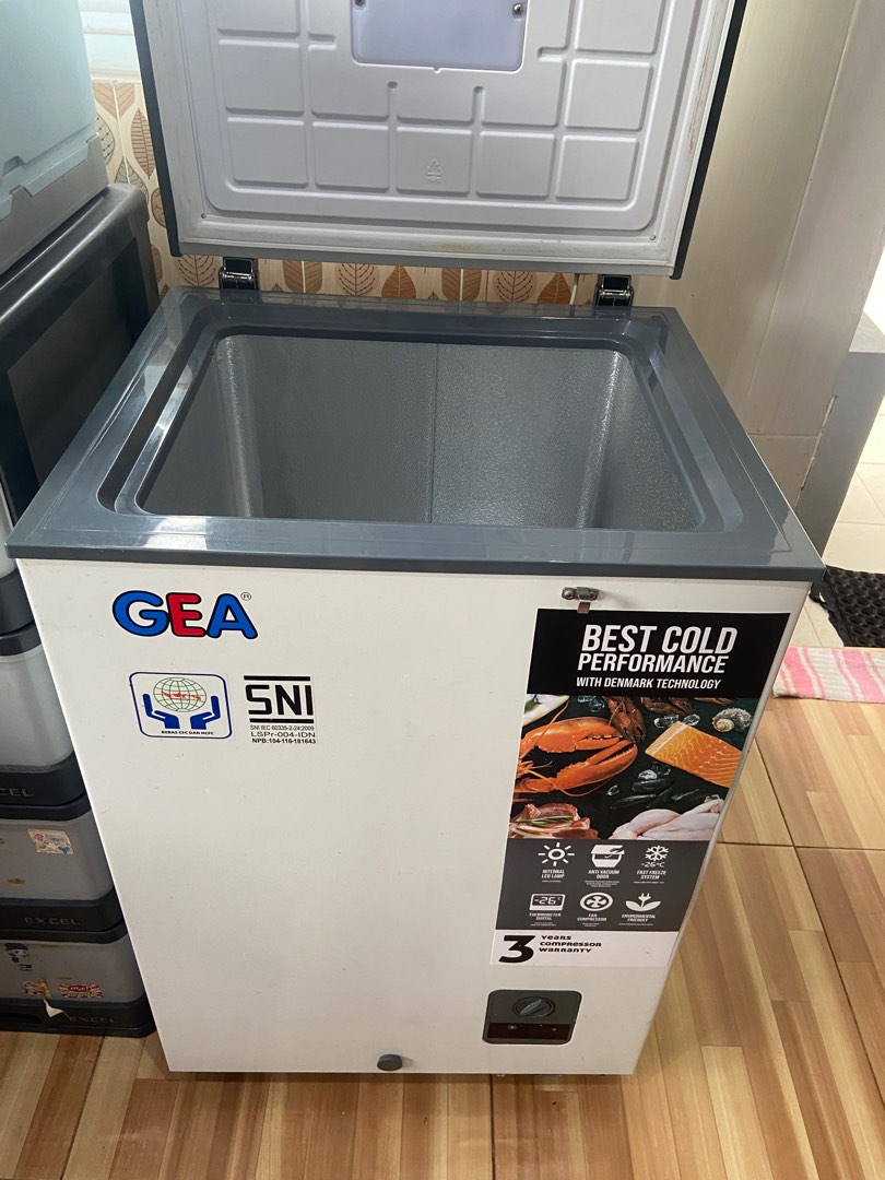 Gea Chest Freezer AB106R, Kitchen & Appliances di Carousell