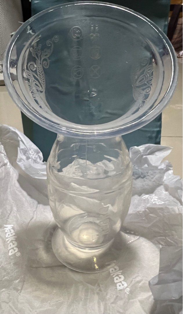 Haakaa Silicone Breast Pump Gen 2 100ml (Category: Breastfeeding & Bottle Feeding) located in San Mateo. Submitted by richmaegg (Listing ID 1220871375, Image 3). Description: Haakaa Gen 2 100ml Used 2x only Complete with box and wrapper Well sanitized and disinfected..