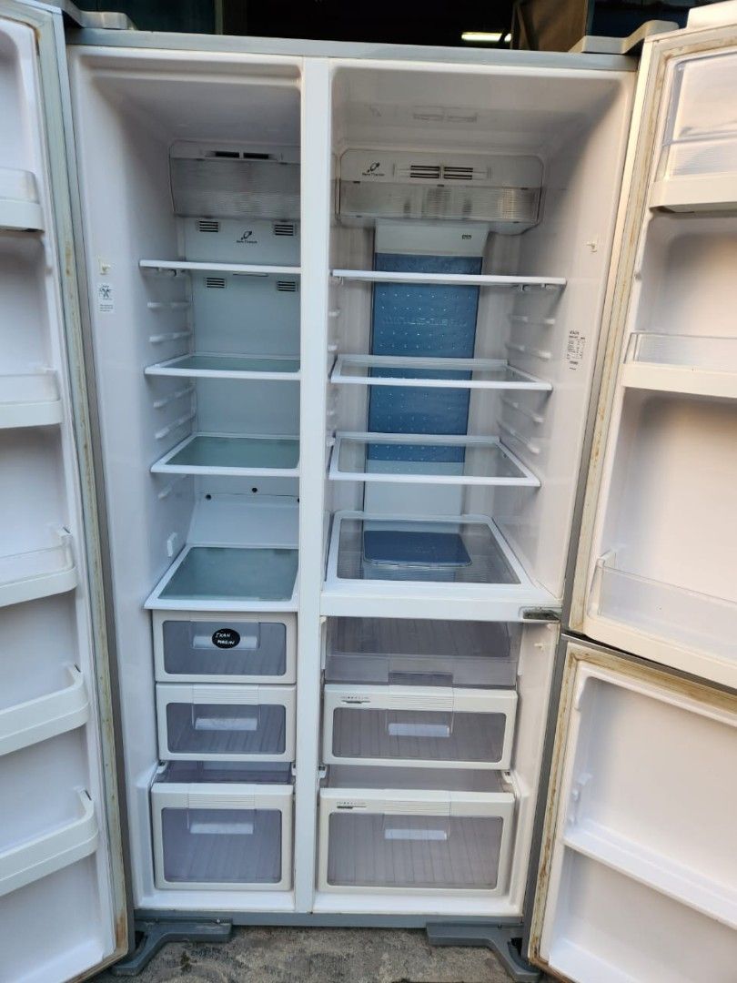 Hitachi SIDE BY SIDE 3 door refrigerator fridge 600 liter, TV & Home
