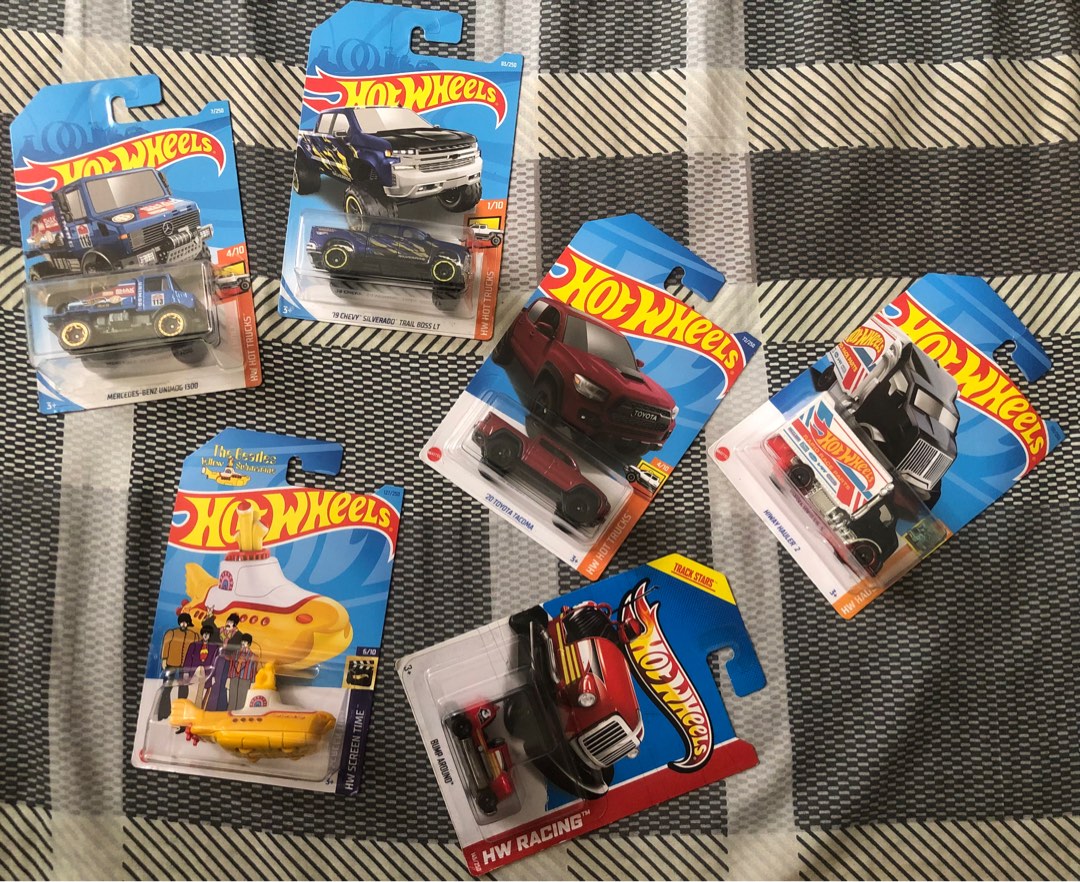 HOT WHEELS LOT ( TOYOTA 4x4 CHECROLET 4x4 MERCEDES BENZ 1500
