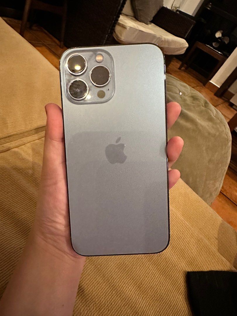 Iphone 13 Pro Max (Category: iPhone 13 Series) located in Cebu City. Submitted by cebumanilaluxury (Listing ID 1220816895, Image 1). Description: 256gb.sierra blue With box Has flaw the green line ( does nto affect performance) Smart locked 98% batt life As ease RUSH.
