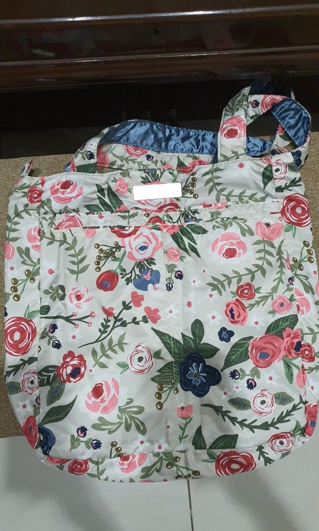 Jujube Be Light - Rosy Posy (HTF print) (Category: Diaper Bags & Wetbags) located in Las Pinas. Submitted by destashmodeon (Listing ID 1220825206, Image 1). Description: Euc Ropo Be Light HTF and rare! PM me for other Rosy Posy pieces. 😄.
