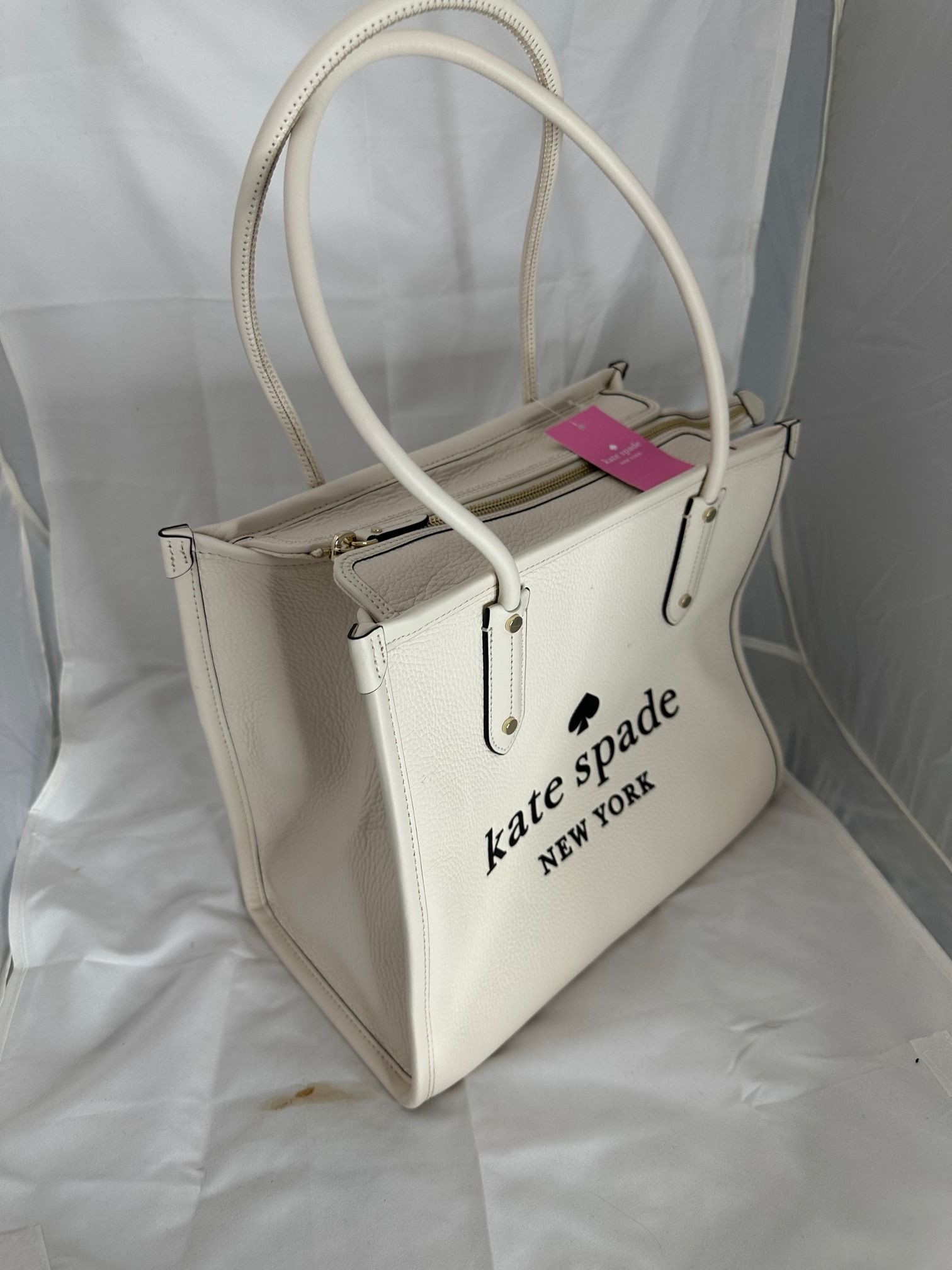 Kate Spade Ella Tote Pebbled Leather Parchment K4688, Luxury, Bags &  Wallets on Carousell