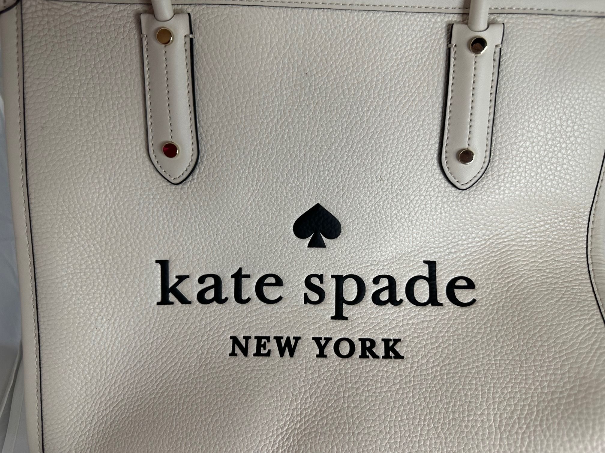 Kate Spade Ella Tote Pebbled Leather Parchment K4688, Luxury, Bags &  Wallets on Carousell