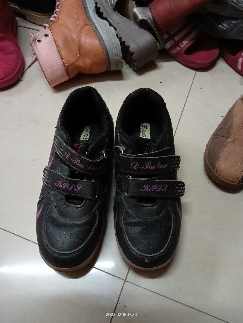 Kids heelys roller shoes (Category: Babies & Kids Fashion) located in Manila. Submitted by arbyshn (Listing ID 1220802855, Image 1). Description: .