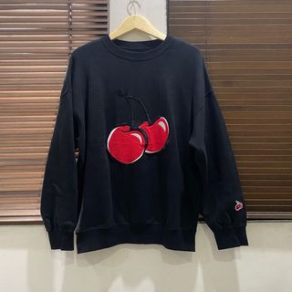 Kirsh Crewneck Sweatshirt Black Big Logo Worn by Song Kang & Irene Red Velvet | Vivastudio Mahagrid Ambler Covernat FCMM Ona
