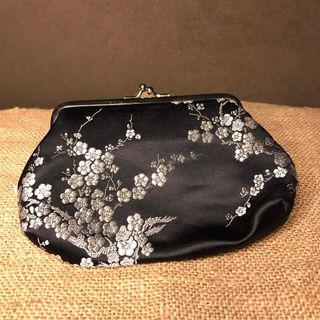 (Category: ) located in . Submitted by wittywardrobe (Listing ID 1220889076, Image 1). Description: .