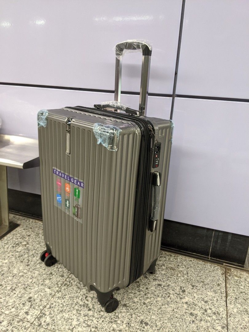 Large expansion luggage 25 inch high checked baggage suitcase. New 4