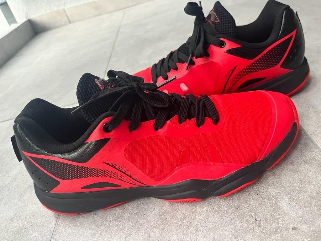 lining badminton shoes, Men's Fashion, Footwear, Sneakers on Carousell