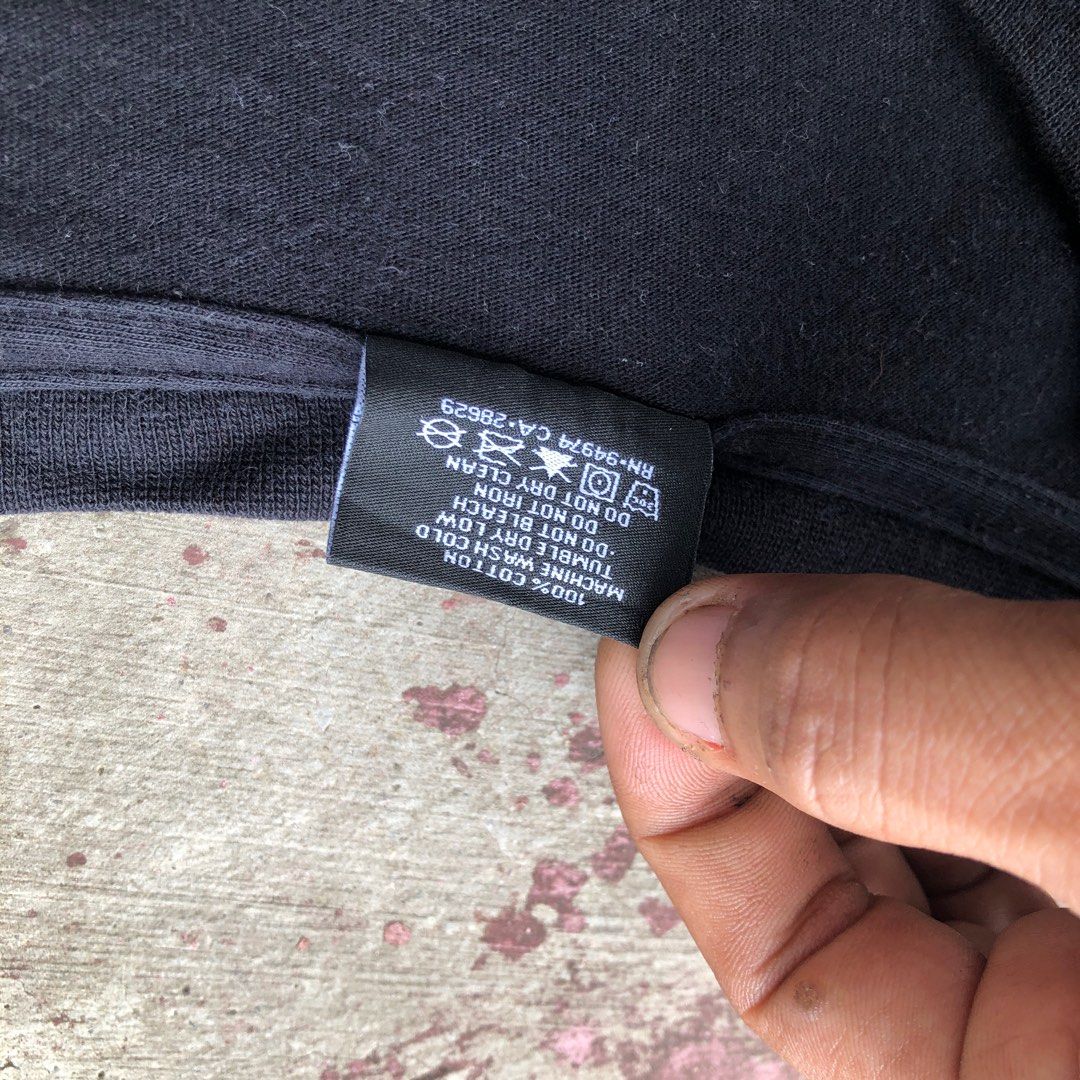 Longsleeve stussy, Fesyen Pria, Pakaian , Atasan di Carousell