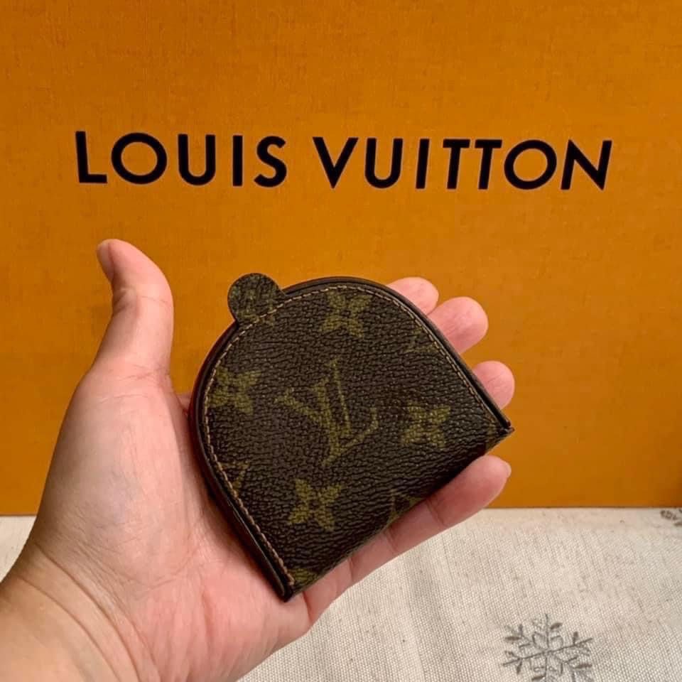 Authentic Louis Vuitton Passport Holder, with date code, taiga leather,  Luxury, Bags & Wallets on Carousell
