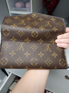 LOUIS VUITTON SARAH WALLET with long chain, Luxury, Bags & Wallets on  Carousell