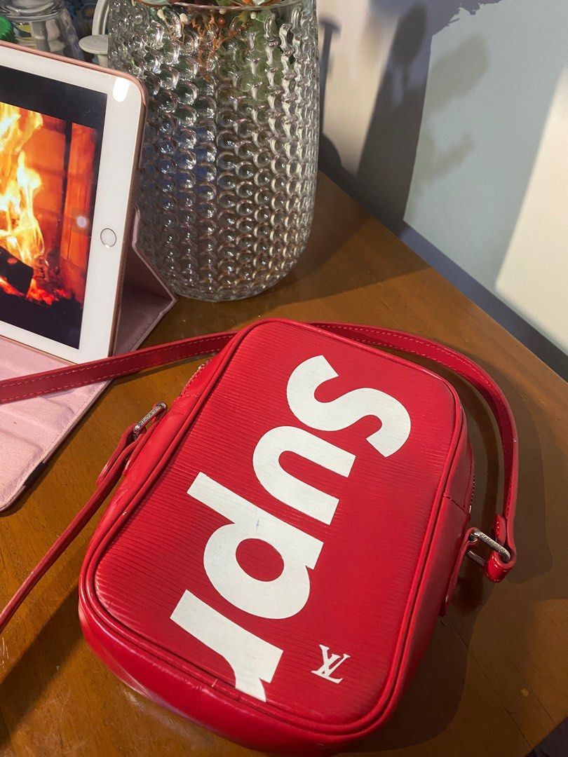 Supreme lv airpods discount