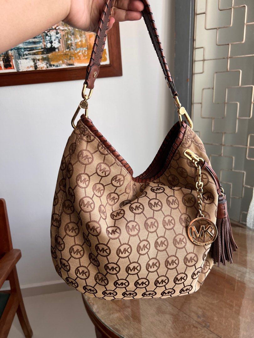 Michael kors discount monogram shoulder bag