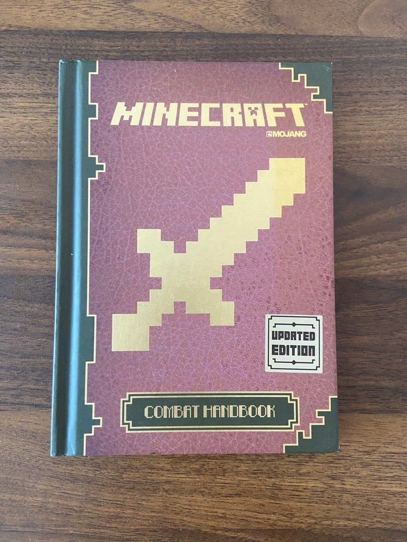 Minecraft- combat handbook, 興趣及遊戲, 書本 &amp; 文具, 小朋友書 - Carousell