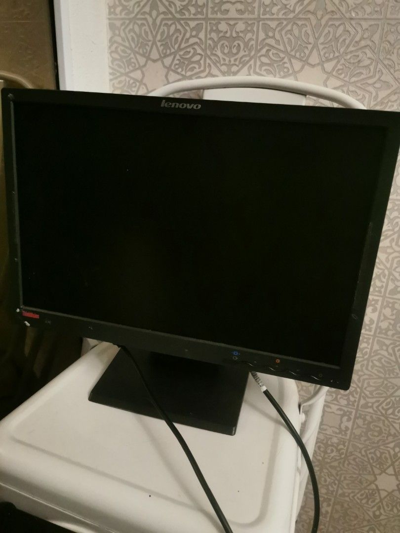Monitor (Category: Desktops) located in Singapore. Submitted by rinz79 (Listing ID 1220871048, Image 1). Description: Selling low as bought imac. Not for fussy buyer. Self collect at pasir ris by 17mar.