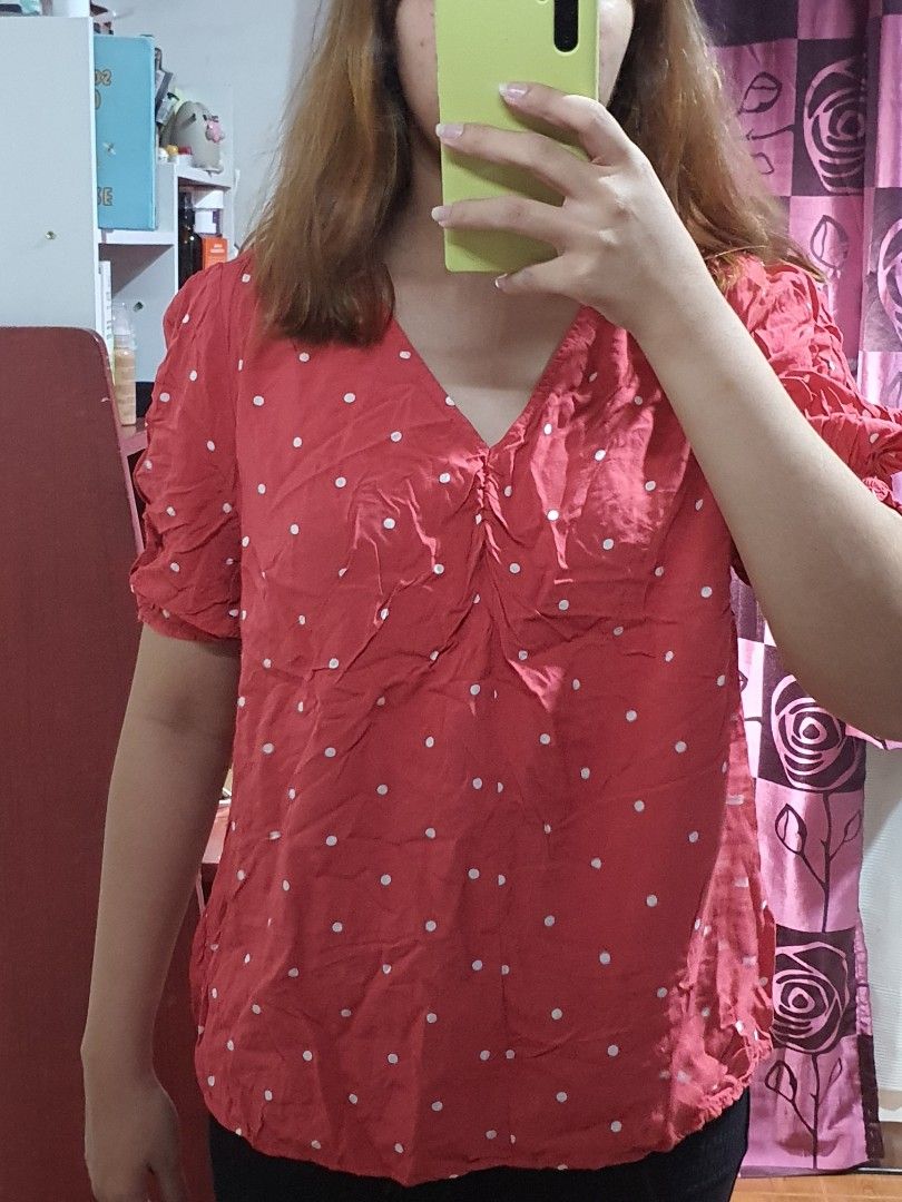 Old navy Polkadot red blouse (Category: Blouses) located in Quezon City. Submitted by charott (Listing ID 1220495109, Image 3). Description: last price posted shipping: 👉j&t 👉 gogo express 👉grab/lalamove (within metro manila only 👉shoppee checkout (plus 15 pesos) Payment first basis.